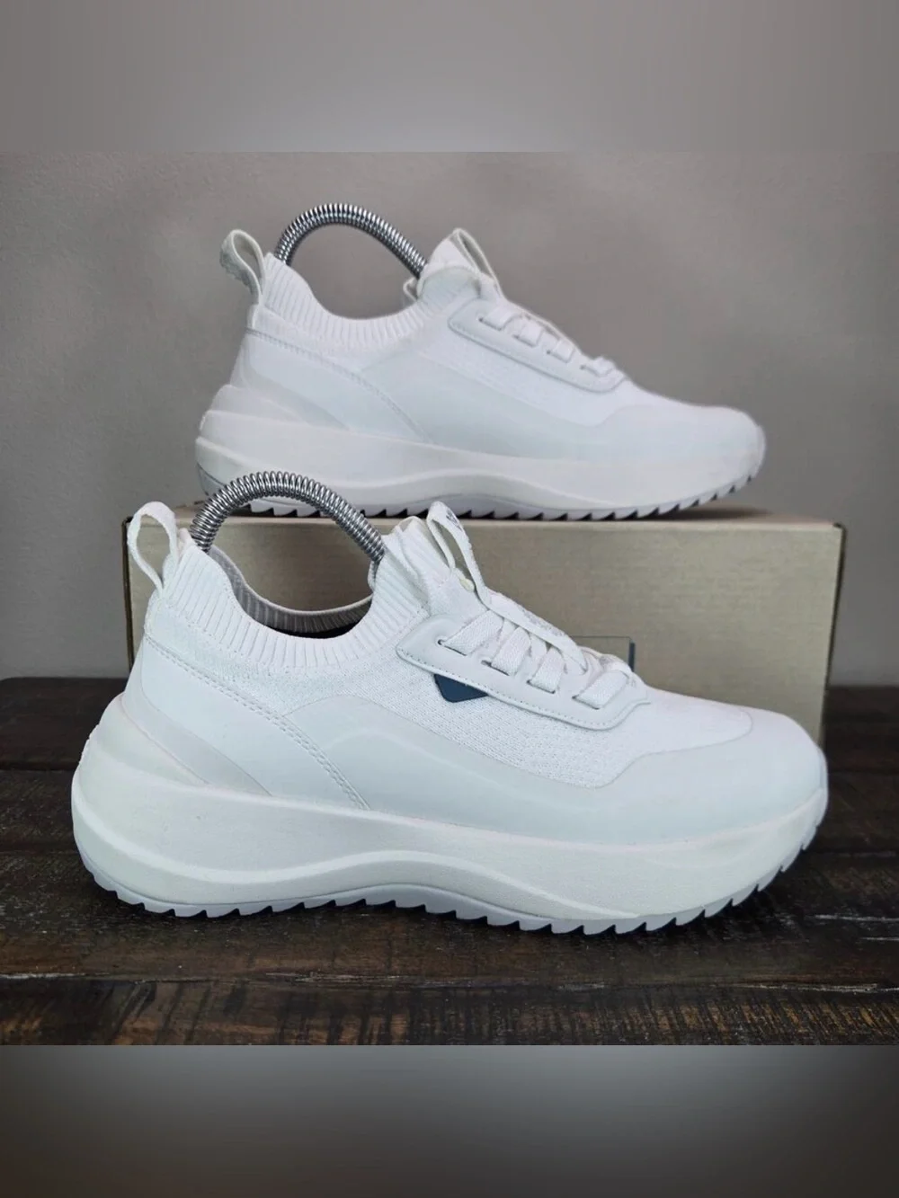 EUC Vessi - Stormburst Lowtop Womens Waterproof Shoes in White - Size 7